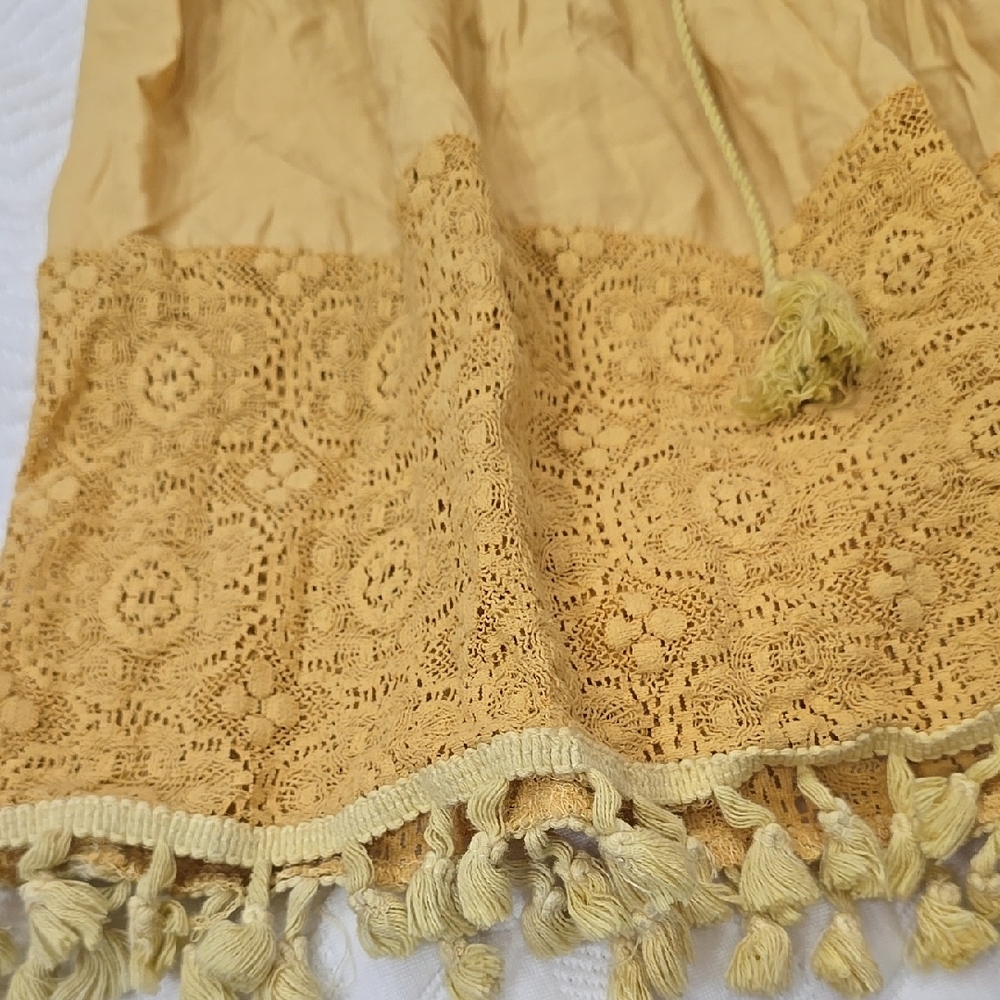 Yellow Sleeveless Dress with Lace Hem - Picture 3 of 4